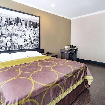 Мотель Super 8 By Wyndham North Hollywood Лос-Анджелес Экстерьер фото